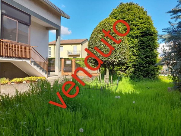 casa indipendente in vendita a Lainate