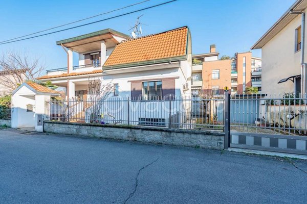 casa indipendente in vendita a Lainate