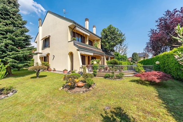 casa indipendente in vendita a Lainate