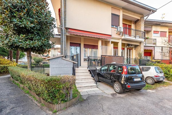 casa indipendente in vendita a Lainate