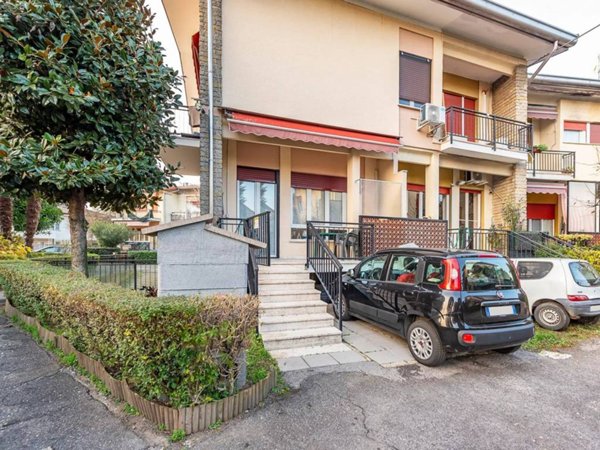 casa indipendente in vendita a Lainate
