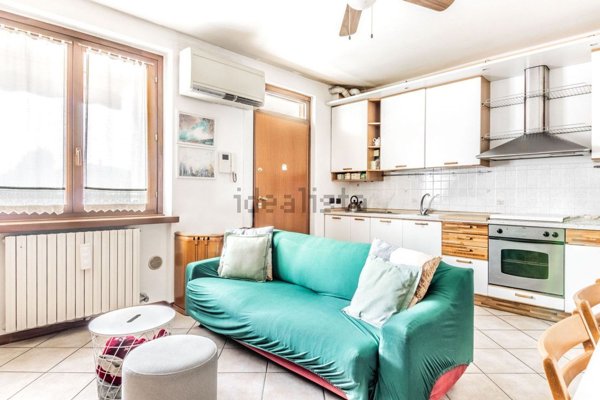 appartamento in vendita a Lainate in zona Barbaiana