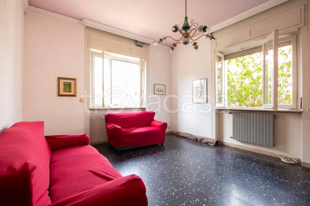 casa indipendente in vendita a Lainate in zona Barbaiana