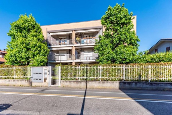 appartamento in vendita a Lainate in zona Barbaiana