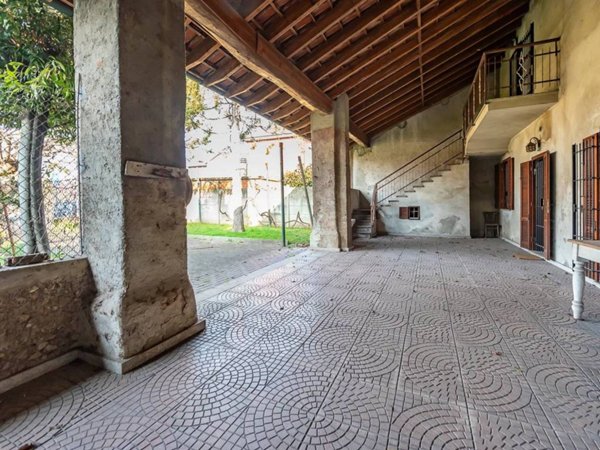casa indipendente in vendita a Lainate