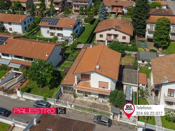 casa indipendente in vendita a Lainate in zona Barbaiana