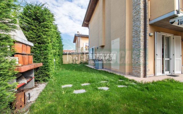 casa indipendente in vendita a Lainate