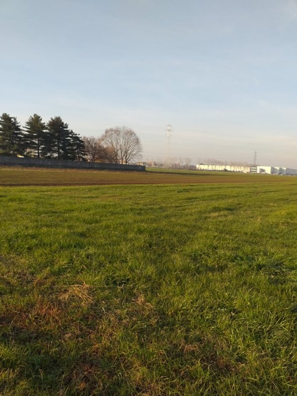 terreno edificabile in vendita a Lainate