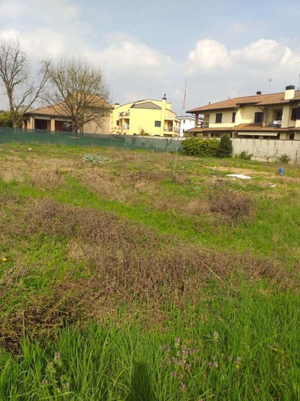 negozio in vendita a Lainate