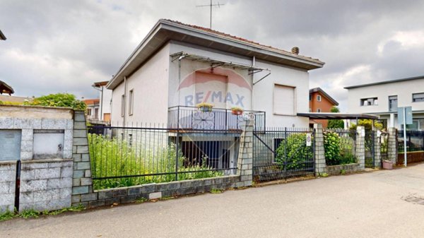 casa indipendente in vendita a Lainate