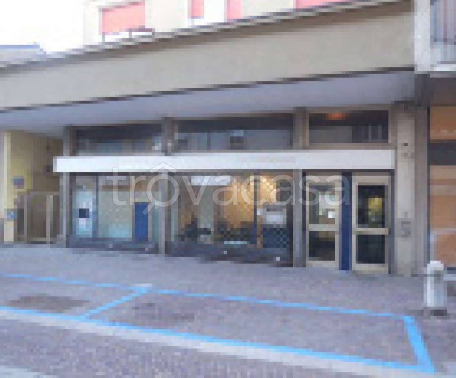 negozio in vendita a Lainate