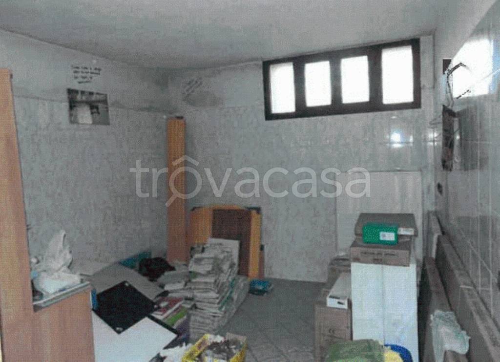 locale commerciale in vendita a Lainate