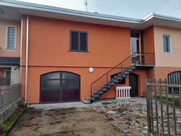 casa indipendente in vendita a Lainate
