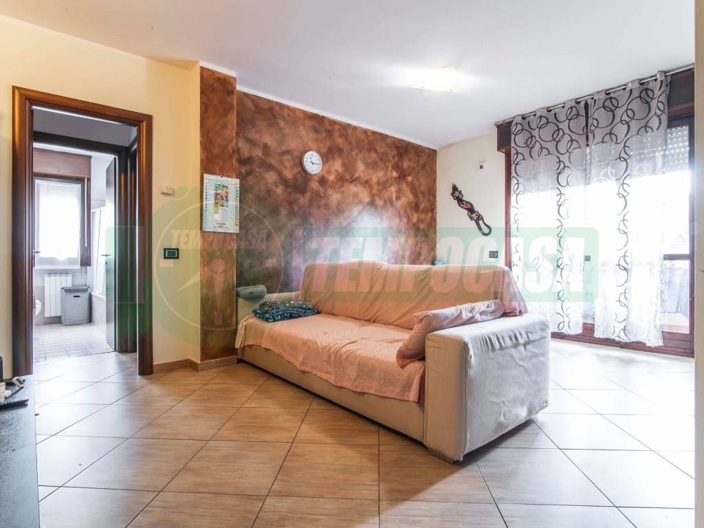 appartamento in vendita a Lainate in zona Barbaiana