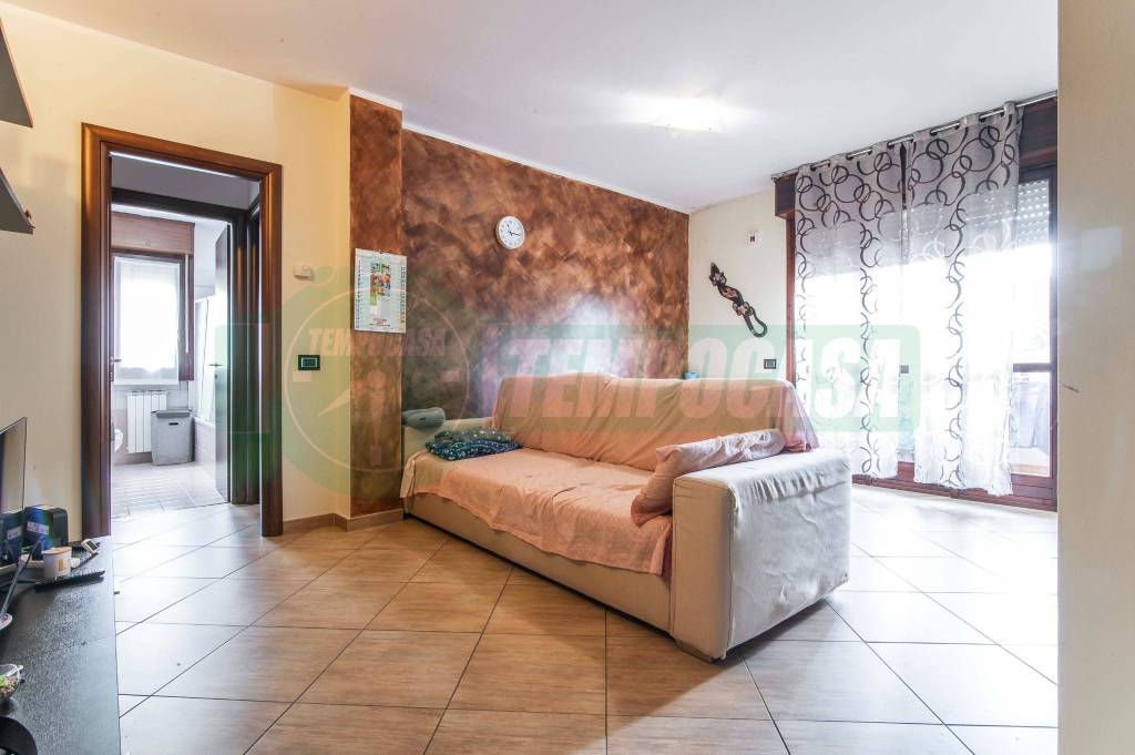 appartamento in vendita a Lainate in zona Barbaiana