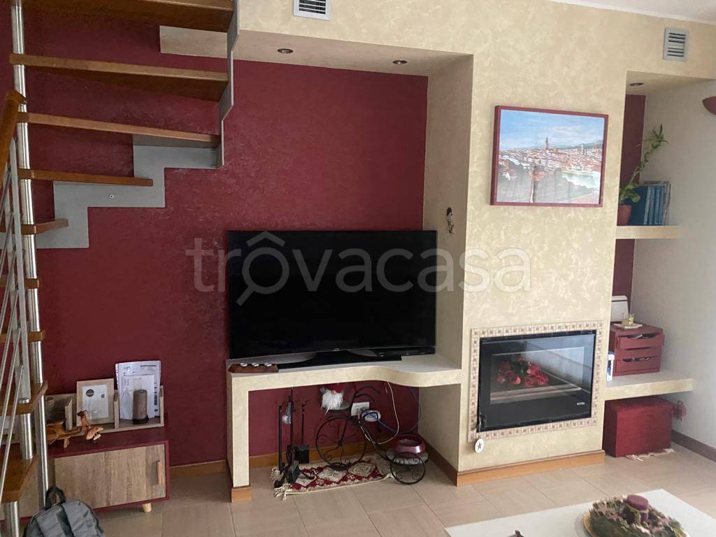 appartamento in vendita a Lainate in zona Barbaiana