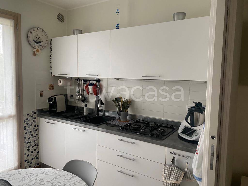 appartamento in vendita a Lainate in zona Barbaiana