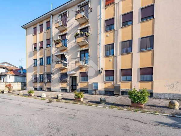 appartamento in vendita a Lainate in zona Barbaiana