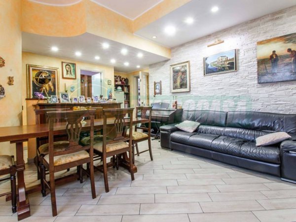 appartamento in vendita a Lainate in zona Barbaiana