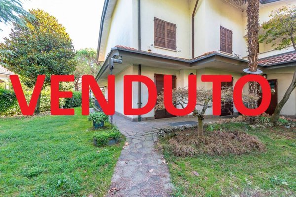 casa indipendente in vendita a Lainate