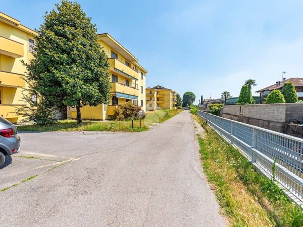appartamento in vendita a Lainate in zona Barbaiana