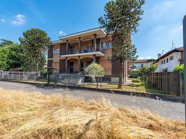 casa indipendente in vendita a Lainate