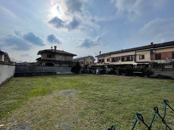 terreno edificabile in vendita a Lainate