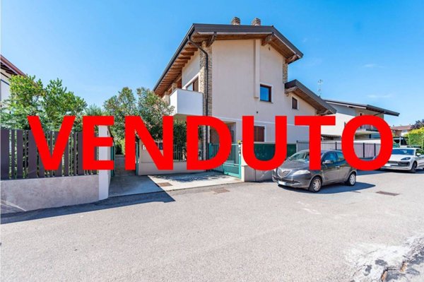 appartamento in vendita a Lainate in zona Barbaiana