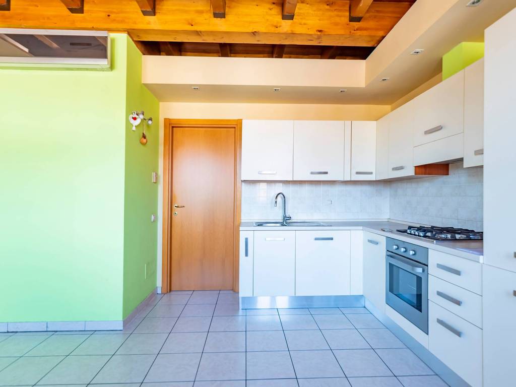 appartamento in vendita a Lainate in zona Barbaiana