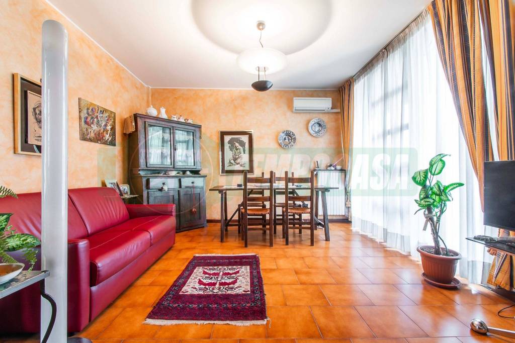 casa indipendente in vendita a Lainate