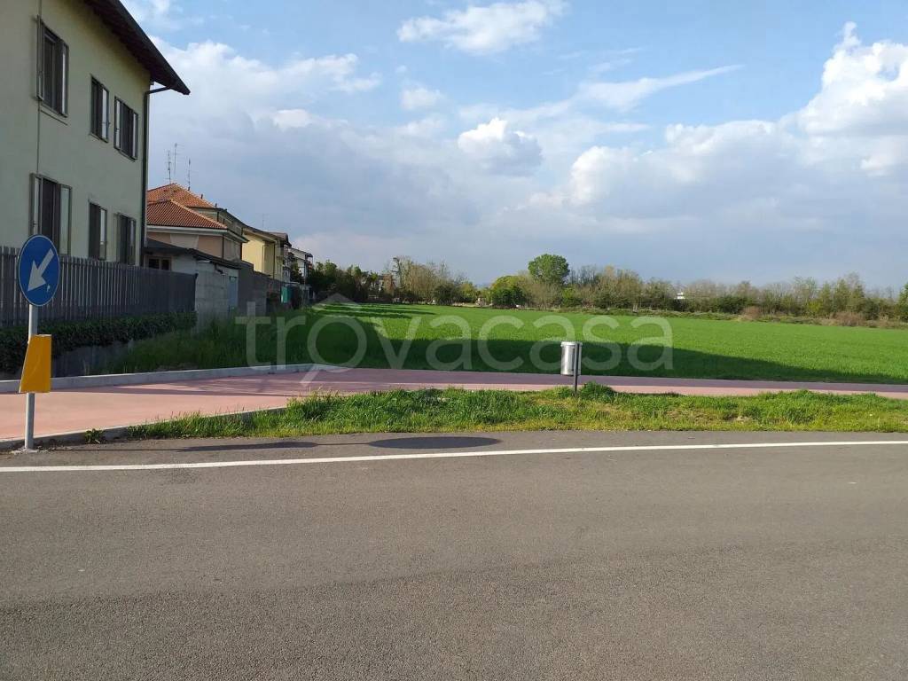 terreno edificabile in vendita a Lainate
