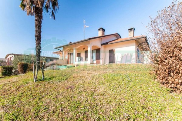 casa indipendente in vendita a Lainate