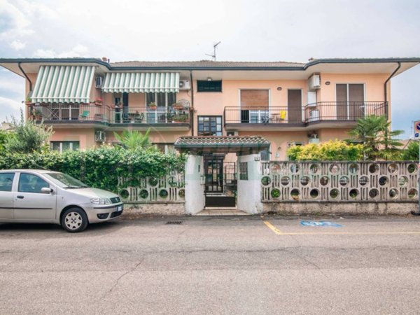 appartamento in vendita a Lainate in zona Pagliera