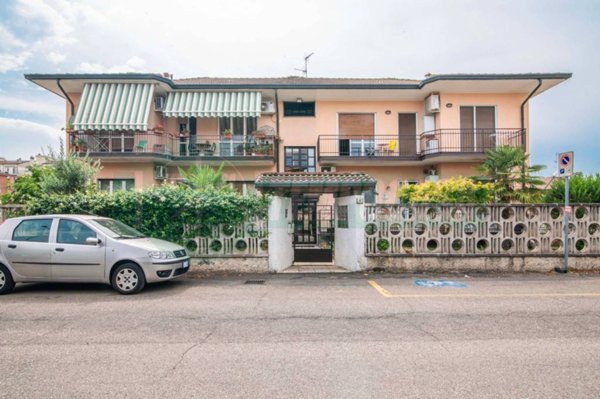 appartamento in vendita a Lainate in zona Pagliera