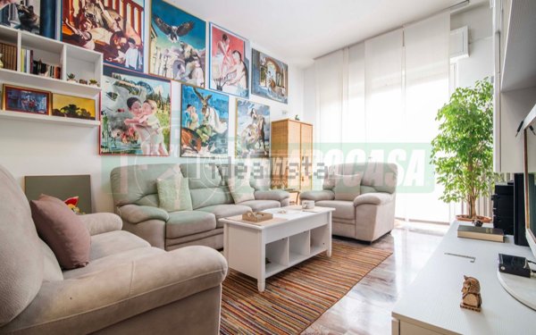 appartamento in vendita a Lainate in zona Pagliera