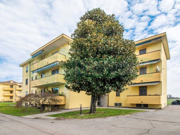 appartamento in vendita a Lainate in zona Barbaiana