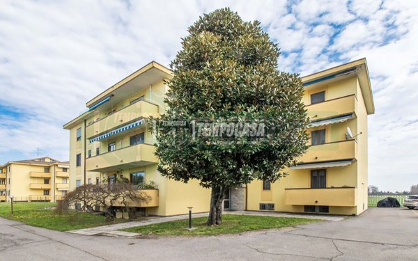 appartamento in vendita a Lainate in zona Barbaiana