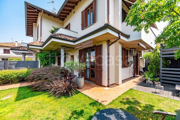 casa indipendente in vendita a Lainate