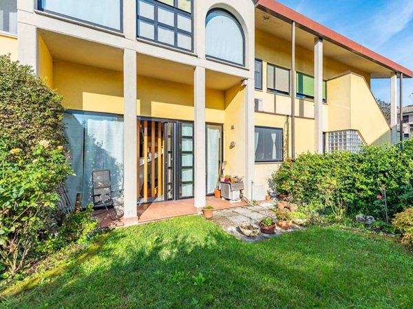 casa indipendente in vendita a Lainate