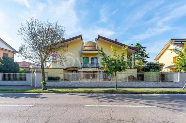 casa indipendente in vendita a Lainate