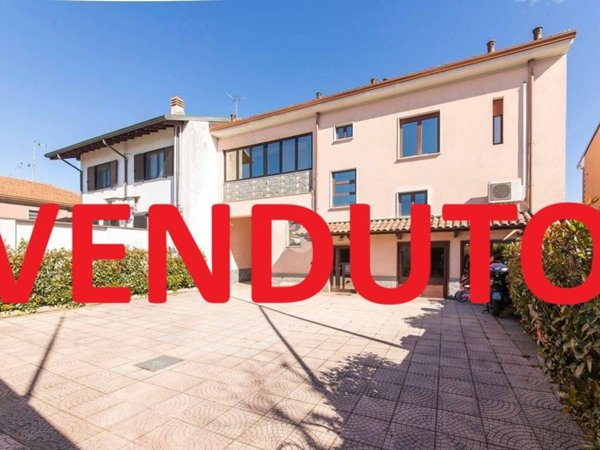 casa indipendente in vendita a Lainate