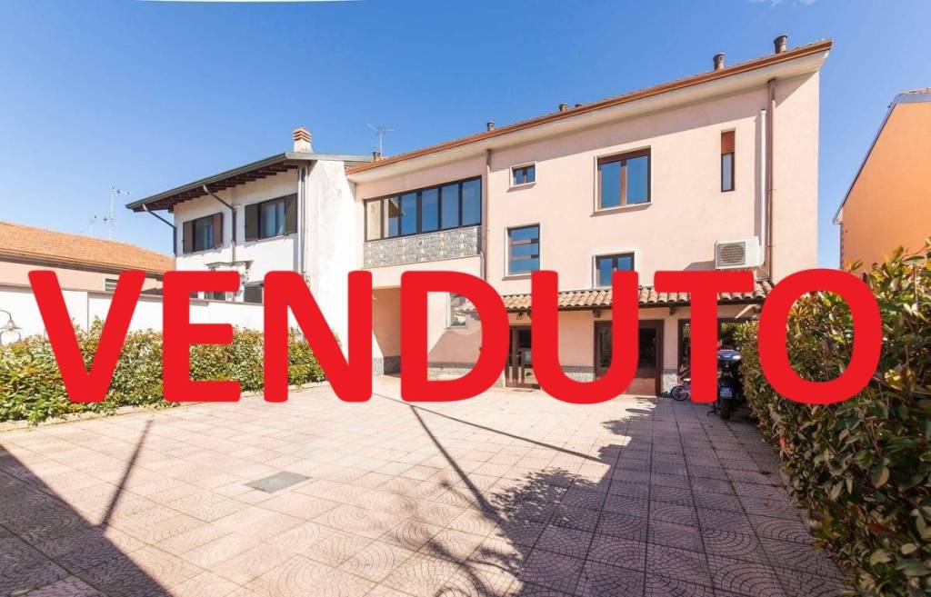 casa indipendente in vendita a Lainate