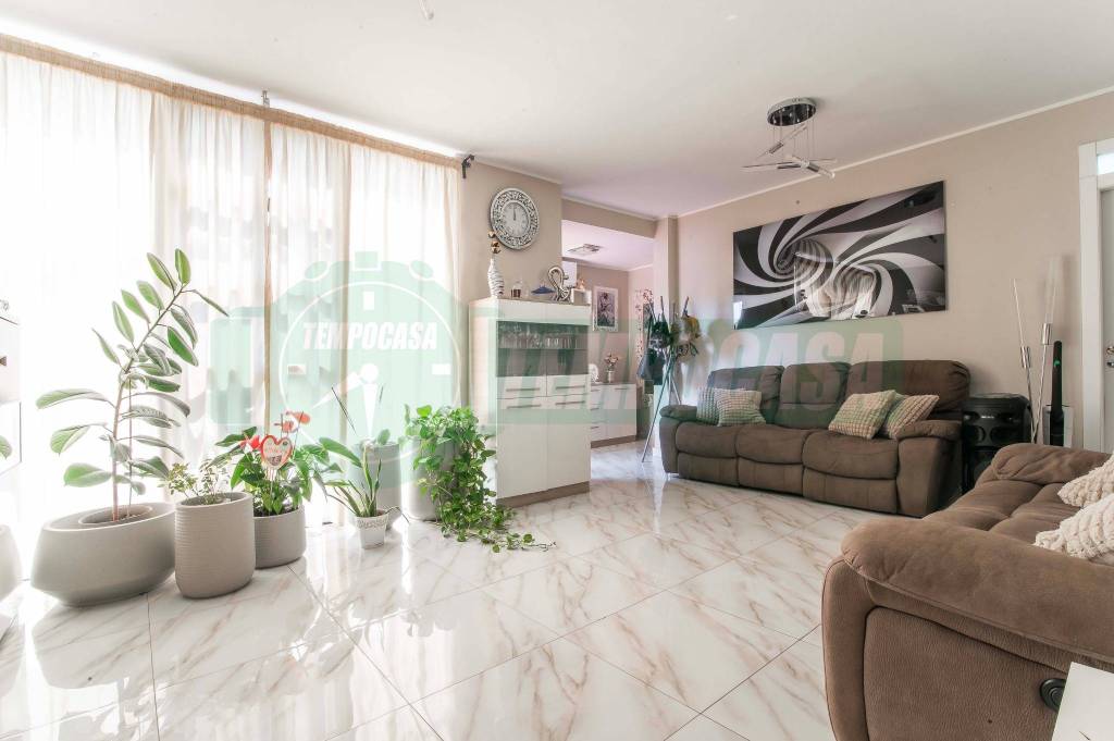 casa indipendente in vendita a Lainate