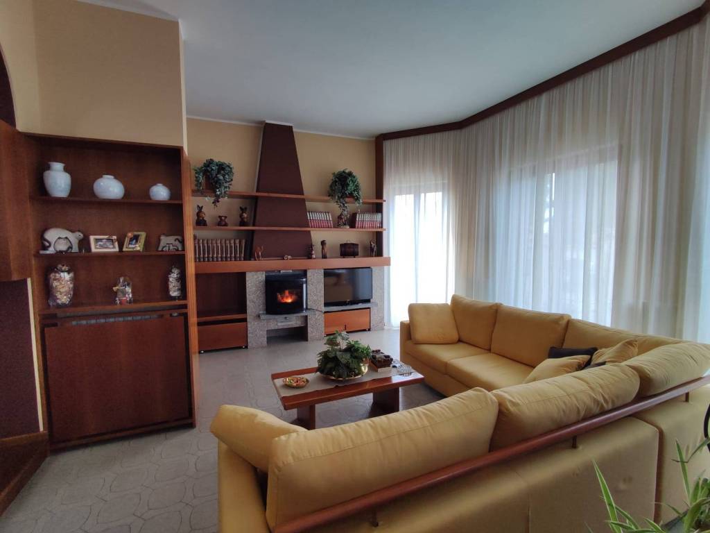 casa indipendente in vendita a Lainate
