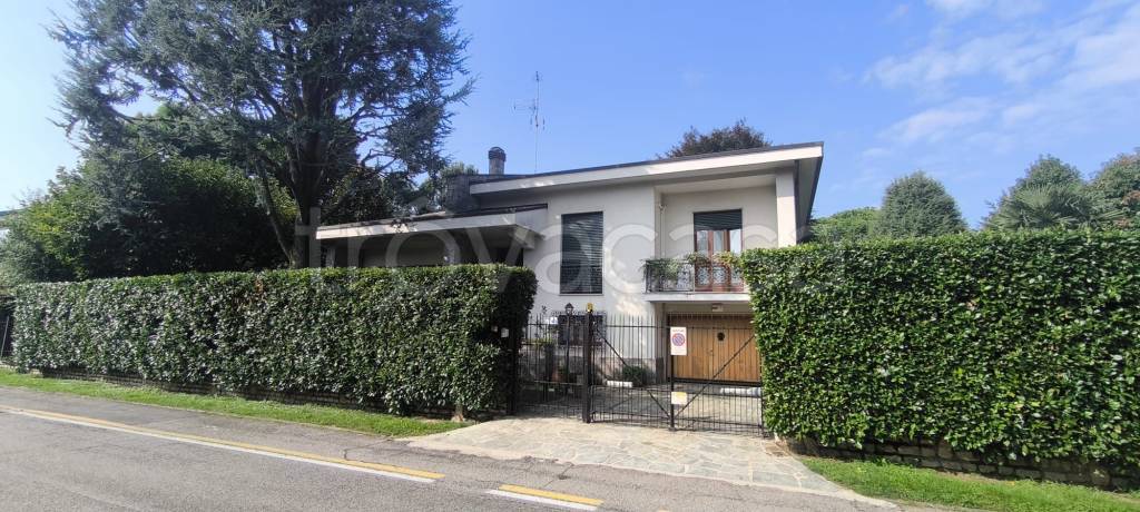 casa indipendente in vendita a Lainate