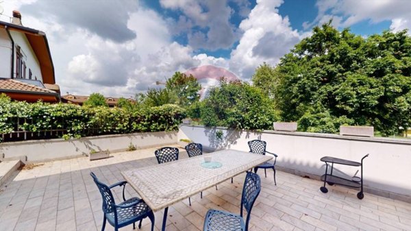 casa indipendente in vendita a Lainate in zona Pagliera