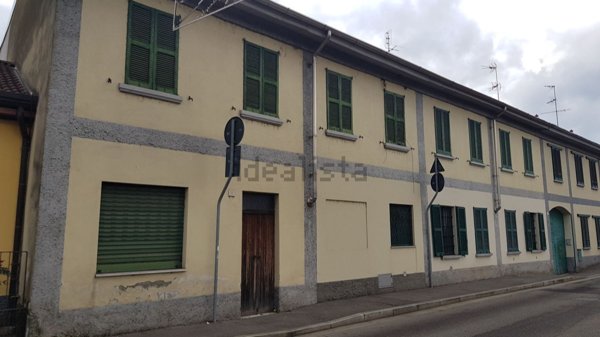 appartamento in vendita a Lainate in zona Barbaiana