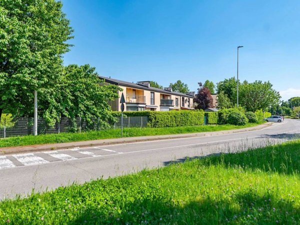 casa indipendente in vendita a Lainate