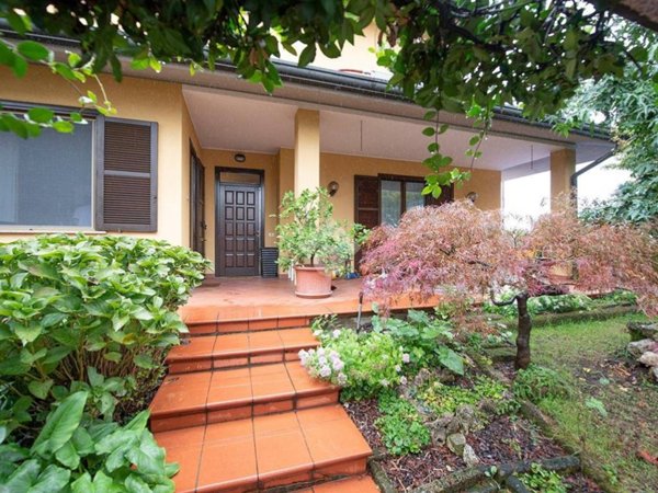 casa indipendente in vendita a Lainate