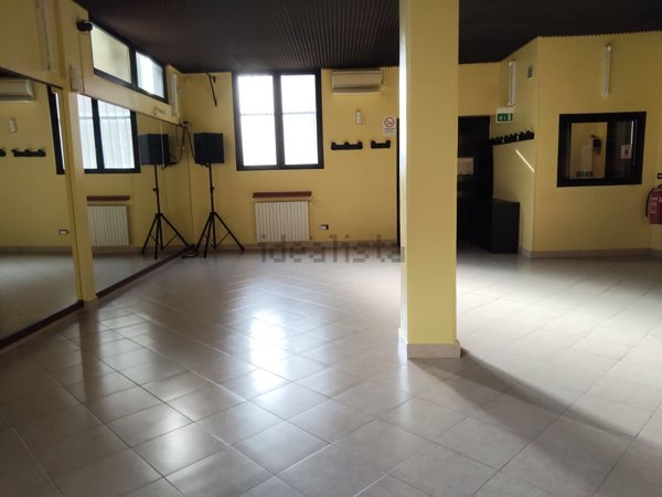 negozio in vendita a Lainate